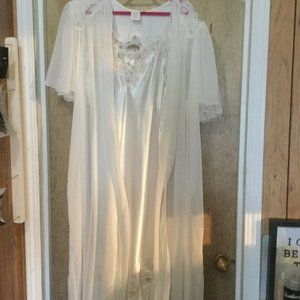 Beautiful vintage made in Canada sexy nighty and robe set size large